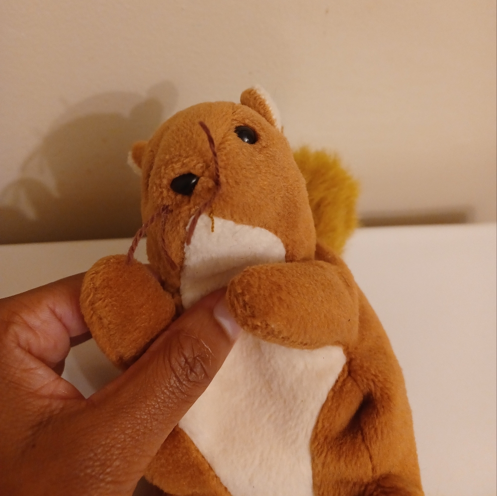 -RETIRED ORIGINAL Ty Beanie Baby NUTS the Squirrel sitting stuffed Plush NO TAGS - Picture 11 of 12
